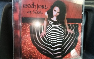 CD Norah Jones : NOT TOO LATE ( SIS POSTIKULU)