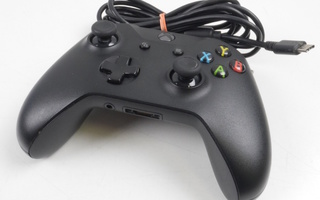 Xbox One Wireless Controller (Black)