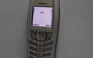 Nokia 6610 valkoinen uusilla kuorilla + uusi akku