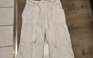 H&M Valkoiset Shortsit / Caprit koko 34