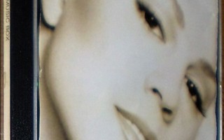SHAKIRA tai Mariah Carey: MUSIC BOX tai A TRIBUTE TO
