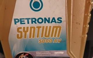 Petronas 5w 40 öljyt 4litraa, ovh 45euroa