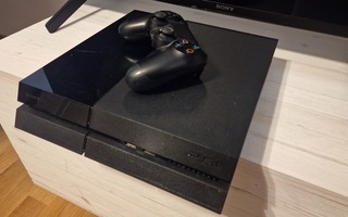 Playstation 4 (PS4) + ohjain