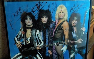 MÖTLEY CRÜE  BÄNDIN NIMMARIT KEHYKSISSÄ