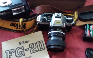 Nikon FG-20 kamera ja varusteet filmirullakamera