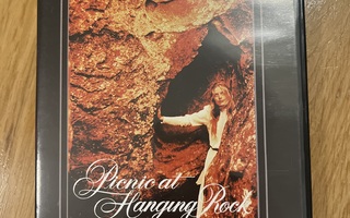 Picnic at the Hanging Rock - Huviretki Hirttopaikalle