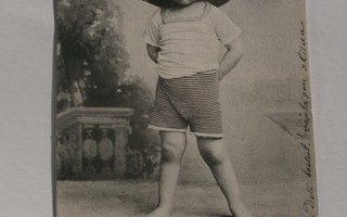 Lapsi kesäasussaan & iso hattu, mv pk, p. 1903