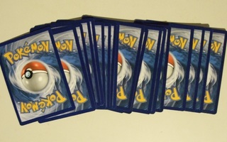 20 erilaista Holo Rare Pokemon-korttia