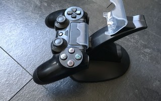Playstation 4 ohjaimen latausasema