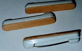 Rintakoruihin tarroilla neuloja 7 kpl / 0,5 x 3 cm