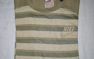 NIKE t-paita, koko S