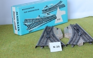 #N25 Märklin käsivaihdepari 5121 + laatikko