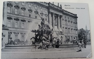 Berliini, kaupunkilinna ja Neptunbrunnen, Feldpost 1917