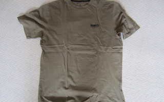 Armeijan vihreä Baretta t-paita SAKO teksti rinnassa L koko