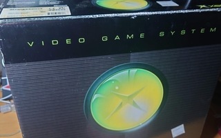 Xbox Original laatikossa, johdot, manuaalit, duke-ohjain.