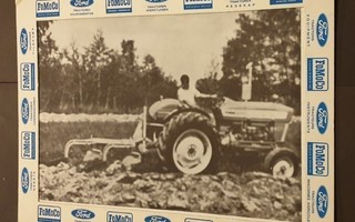 traktori Ford FoCoMo mainos kuvalla A4+reunat