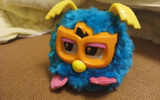 Furby elukka, 9cm, 2012.