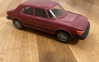 Saab 99 pienoismalli 1/20 Ståhlberg muoviauto