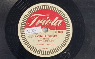 Savikiekko 1953 - Aaro Ahto - Triola T 4100