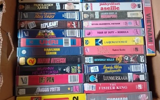 Laatikollinen isokoteloisia vhs filmejä 24 kpl