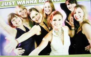 GIRLS - JUST WANNA HAVE FUN! (2-CD), ks. kappaleet
