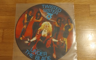 Twisted Sisters - Under the blade