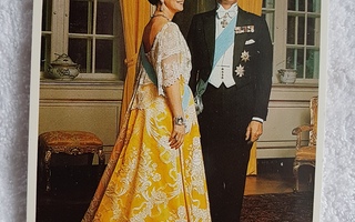 H. M. Dronning Margrethe II og H. K. H. Prins Postikortti*