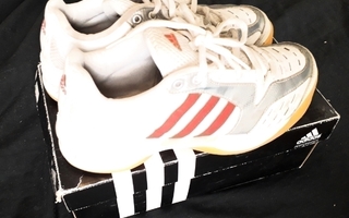 ###  Adidas lenkkarit  vähän käytetyt OVH 99e