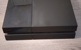 Playstation 4 pelikonsoli korjattavaksi/varaosiksi