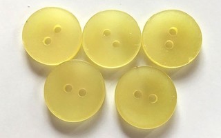Vaalean keltainen nappi erä 16 mm