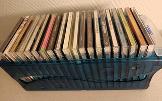 CD 20 levyä ulkolaista ja kotimaista laatikkoineen