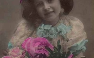 LAPSI / Lempeän kaunis tyttö ja ruusut. 1900-l.