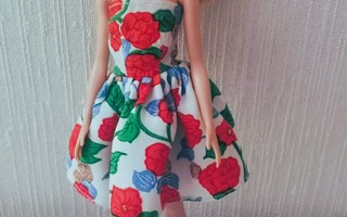 Barbie 2013 Mattel ja 70-luvun kesämekko