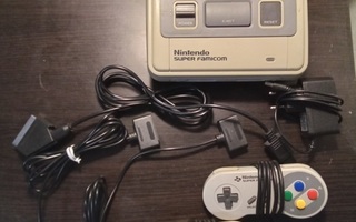 Nintendo Super Famicom + 11 peliä