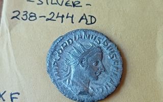 Vanha Roomalainen Keisari Gordianus III:n hopea-antoninianus