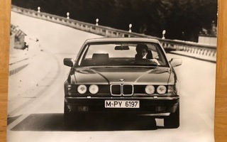 Lehdistökuva BMW E32 7-sarja