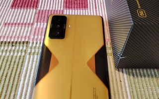 Xiaomi Poco F4 GT cyber Yellow