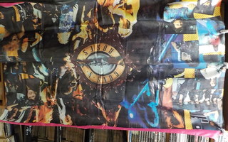 GUNS N ROSES MEGA KOKONEN  SEINÄLIPPU