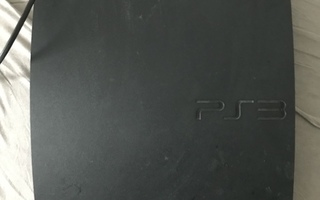 Playstation 3 -konsoli, 2 ohjainta ja johdot