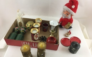 laatikollinen antiikki kynttilöitä sekä kynttilänjalkoja