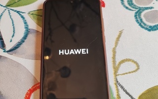 Eniten tarjoavalle huutokauppana Huawei P30 Lite
