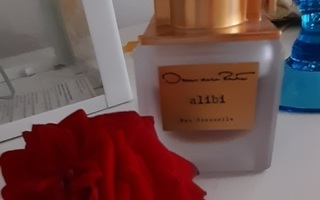 Oscar de la Renta alibi Eau Sensuelle