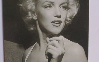 Marilyn Monroe katsoo sivulle, kulkematon