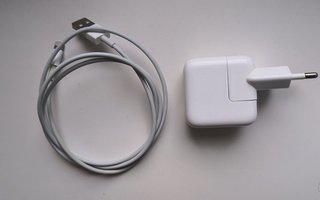 Apple 10 W USB-virtalähde + Lightning kaapeli
