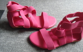 Pinkit tyttöjen sandaalit, koko 23, ihanat ja erikoiset
