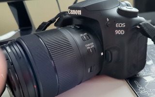 Uudenveroinen Canon D90-digijärkkäri