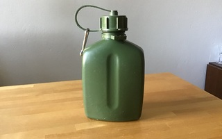 Armeijan vihreä juomapullo / kenttäpuollo ( litra )