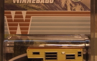 Chevrolet silverado + Winnebago camper -86 1:64