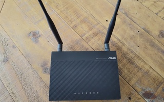 Asus RT-N12 -WiFi-reititin