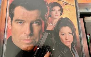 Tomorrow Never Dies [1997]  James Bond Pierce Brosnan